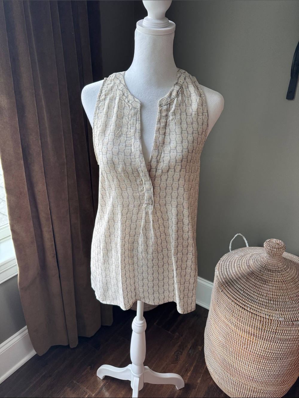Joie Silk Beige Patterned Sleeveless Split-Neck Camisole